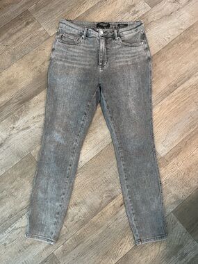 Judy Blue Mid-Rise Tummy Control
Skinny Jeans